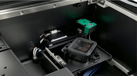 60° Mounted Printhead & Large-Diameter Roller – Ensures stable and precise media feeding.